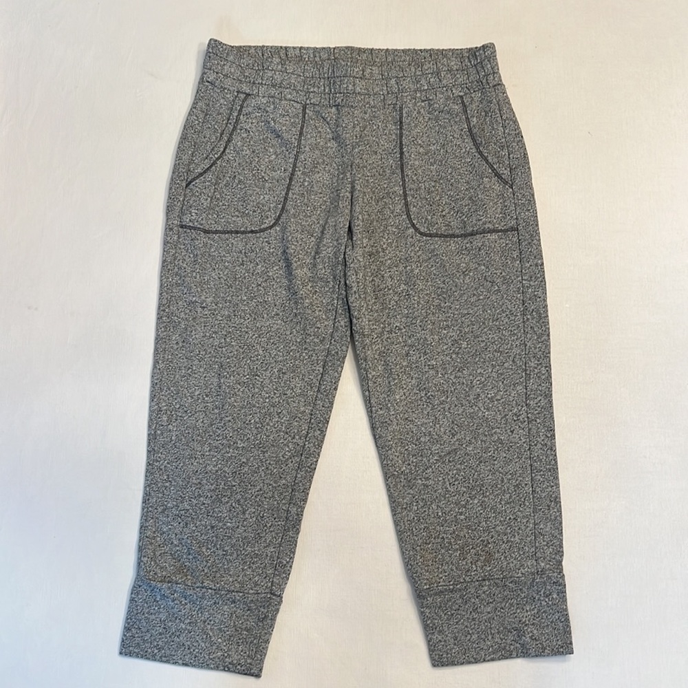 🟠 Aerie Heather Gray Capri Sweatpants - Picture 2 of 8